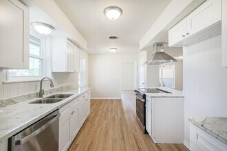 802 Wright St in El Campo, TX - Building Photo - Building Photo