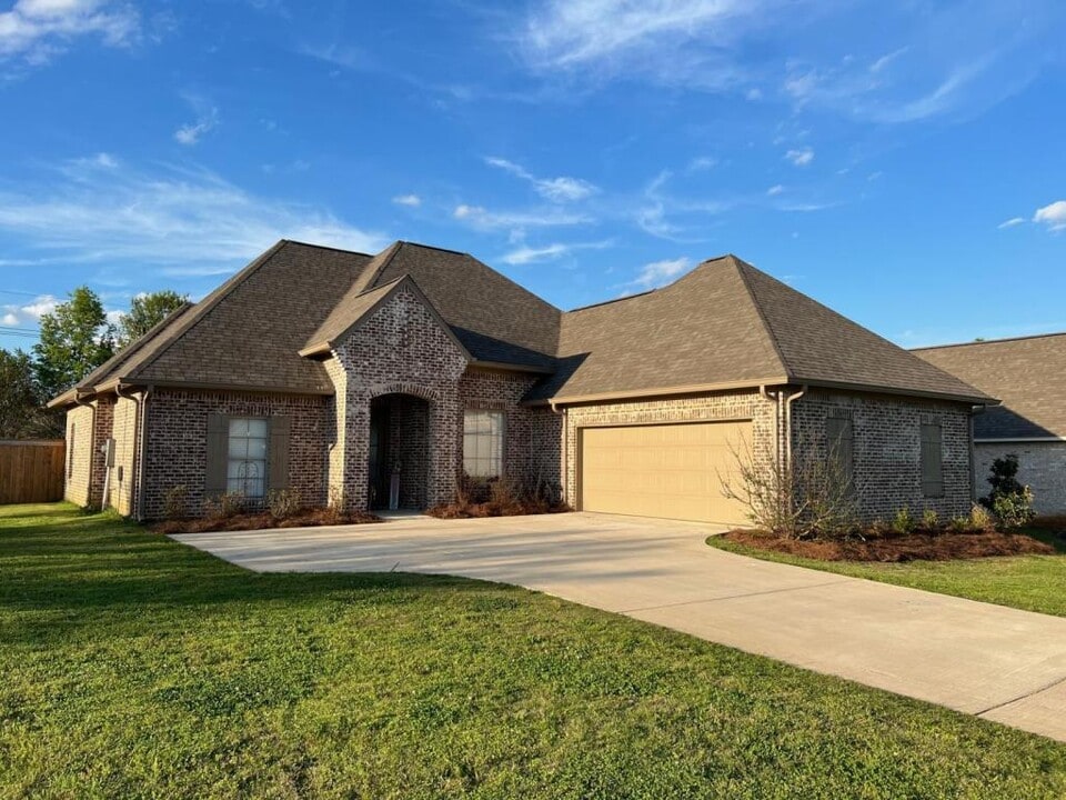 120 Porter Ridge in Canton, MS - Building Photo