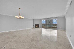 2777 Paradise Rd in Las Vegas, NV - Building Photo