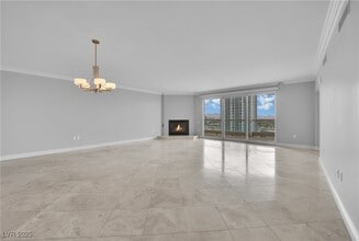 2777 Paradise Rd in Las Vegas, NV - Building Photo - Building Photo