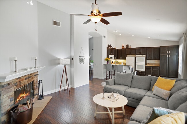 29557 Mammoth Ln in Santa Clarita, CA - Foto de edificio - Building Photo