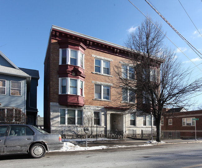 236 Main St in Torrington, CT - Foto de edificio - Building Photo