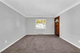 17106 Holly Hill Dr in Cleveland, OH - Building Photo - Building Photo