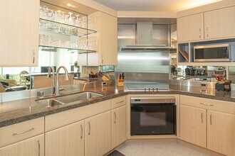 88 Piikoi St in Honolulu, HI - Building Photo - Building Photo