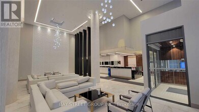 32-3332 Forest Manor Rd in Toronto, ON - Building Photo - Building Photo