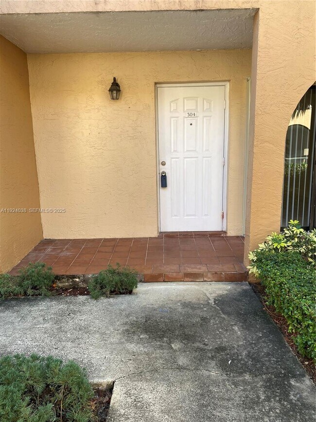 18280 Mediterranean Blvd in Hialeah, FL - Building Photo - Building Photo