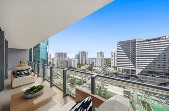 88 SW 7th St, Unit 1004 in Miami, FL - Foto de edificio - Building Photo