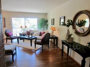 130 Castleton Way in San Bruno, CA - Building Photo - Building Photo