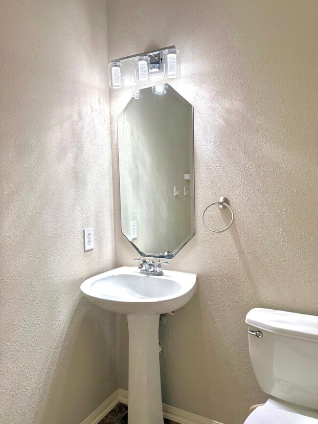 107 W Spindle Tree Cir