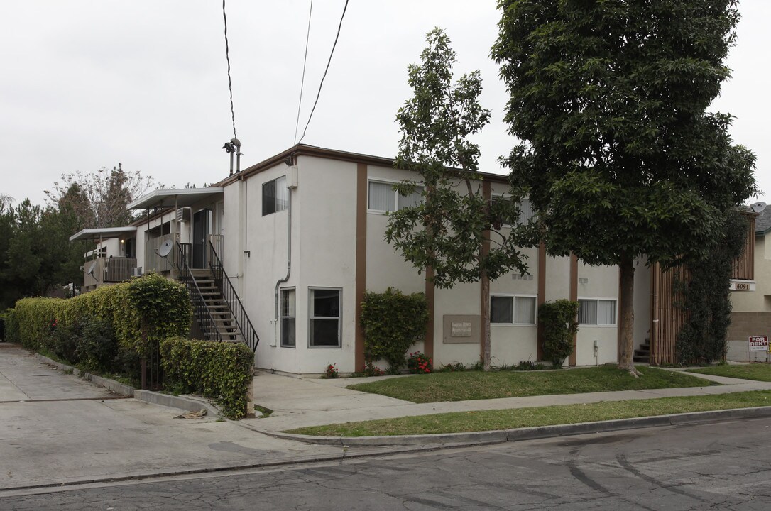 Buena Pines Apartments in Buena Park, CA - Foto de edificio