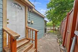 709 S Munger Blvd in Dallas, TX - Building Photo - Building Photo