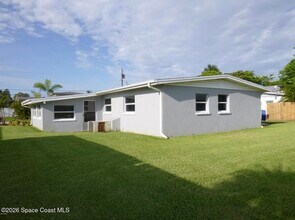 360 Needle Blvd in Merritt Island, FL - Foto de edificio - Building Photo
