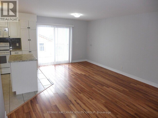 216 Carillon St in Ottawa, ON - Building Photo - Building Photo
