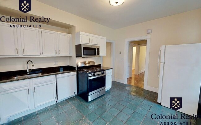 2572 Massachusetts Ave in Cambridge, MA - Building Photo - Building Photo