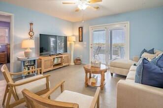 403 Carolina Beach Ave S in Carolina Beach, NC - Building Photo - Building Photo