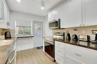 33 SW 20th Rd in Miami, FL - Building Photo - Building Photo
