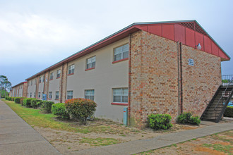 The Moorings Apartments in Pensacola, FL - Building Photo - Building Photo