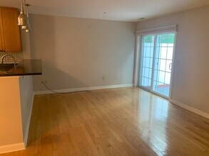 64 W Prescott St, Unit 64 in Nashua, NH - Building Photo - Building Photo