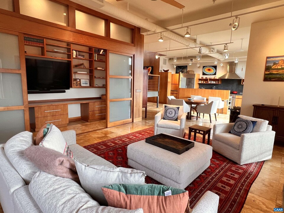 200 Douglas Ave, Unit 3B in Charlottesville, VA - Building Photo