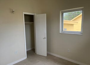 2721 NW 28th St in Miami, FL - Building Photo - Building Photo