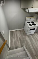 40 Gladstone Square in Brampton, ON - Building Photo