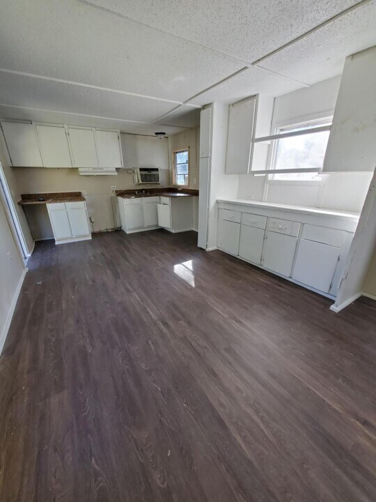882 E Chestnut Ave in Crestview, FL - Building Photo