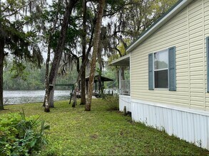 312 Paradise Cir in Satsuma, FL - Building Photo - Building Photo