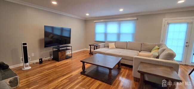 22 Oak Br Rd in East Windsor, NJ - Building Photo - Building Photo