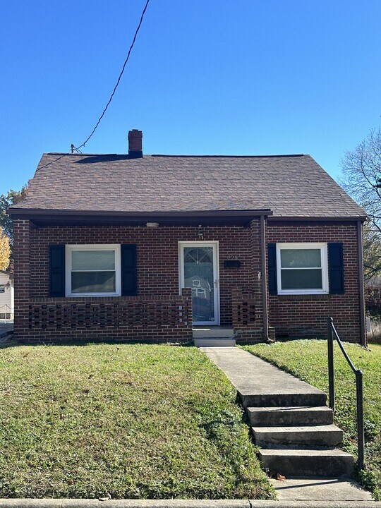 225 Clarkson St in Danville, VA - Building Photo