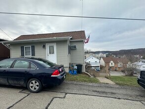 653 High St, Unit 1 in California, PA - Building Photo - Building Photo