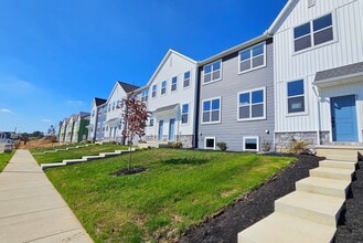 63 N Conifer Dr in Elizabethtown, PA - Building Photo - Building Photo