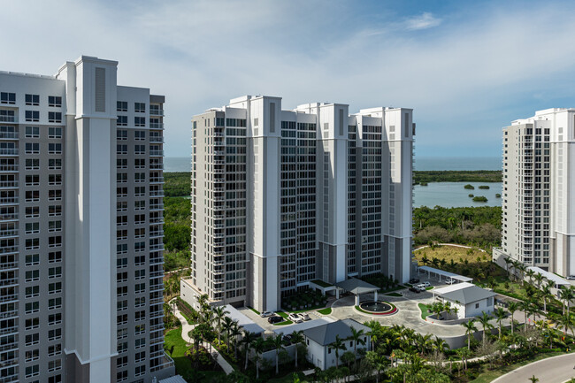 Kalea Bay Tower in Naples, FL - Foto de edificio - Building Photo