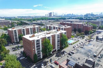 22 9th St, Unit 705 in Medford, MA - Building Photo - Building Photo