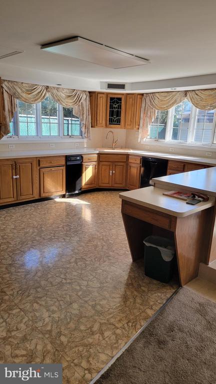 8027 Narvon St in Philadelphia, PA - Building Photo - Building Photo