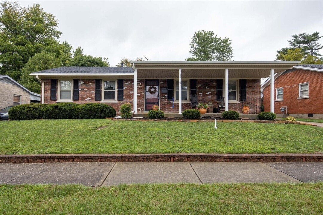 2137 Oleander Dr in Lexington, KY - Foto de edificio