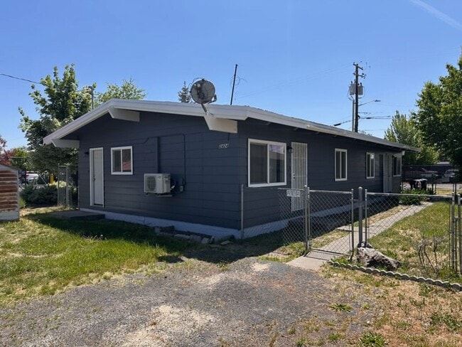 2424 Union Ave in Klamath Falls, OR - Building Photo - Building Photo