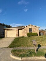 1334 Falcon Dr in Grand Prairie, TX - Building Photo