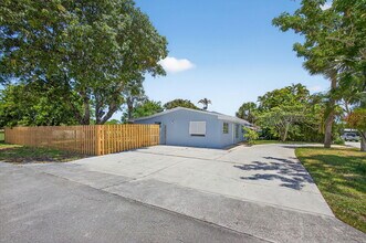 11401 SE Doherty St in Jupiter, FL - Building Photo - Building Photo