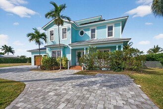 8551 SE Driftwood St in Hobe Sound, FL - Building Photo - Building Photo