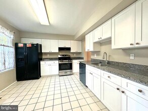 7510 Indian Hills Dr in Rockville, MD - Building Photo - Building Photo