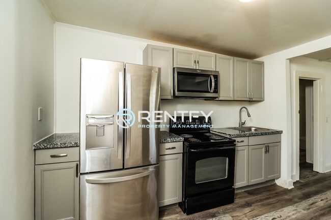 303 E Ingle St in Dallas, NC - Building Photo - Building Photo