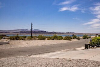 1801 Walnut Dr in Lake Havasu City, AZ - Building Photo - Building Photo