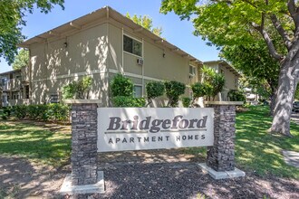 Bridgeford Apartments in Modesto, CA - Foto de edificio - Building Photo