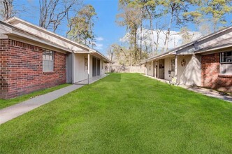 512 Coleman St in Conroe, TX - Foto de edificio - Building Photo