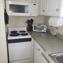 398 B St in Salisbury, MA - Building Photo - Building Photo