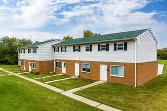 Professional Park Townhomes & Apartments in Marion, OH - Building Photo - Building Photo