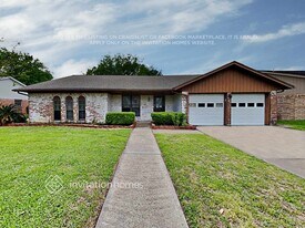 1824 Meadow Creek Dr in Pearland, TX - Building Photo