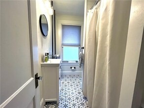 16 Apthorp Ave in Newport, RI - Building Photo - Building Photo