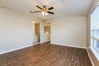 13003 Sandhill Park Ln in Houston, TX - Foto de edificio - Building Photo