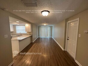 1705 Village Ct in Brandon, FL - Foto de edificio - Building Photo